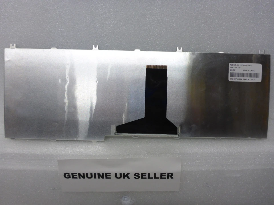 NEW ORIGINAL SILVER TOSHIBA SATELLITE L500 UK KEYBOARD - Image 2 of 2