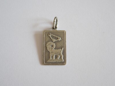 Alter Anhänger aus geprüftem Silber Sternzeichen Widder 1,5 g/2,6 x 1,2 cm