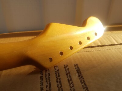 90's FENDER STRATOCASTER MAPLE NECK - 50's V SHAPE  !