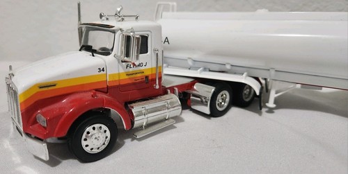 Norscot Flying J Kenworth T800 Tanker Truck W/ Heil 9200-DTS3 Diecast 1:50 58502 - Picture 15 of 17