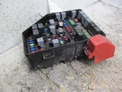 2011-2014 Cadillac CTS Engine Compartment Fuse Box W/O Xenon Headlamps OEM