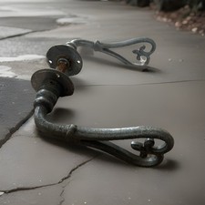 Coppia Maniglie Antiche in Ferro Battuto Design a Cuore Traforato fine 800