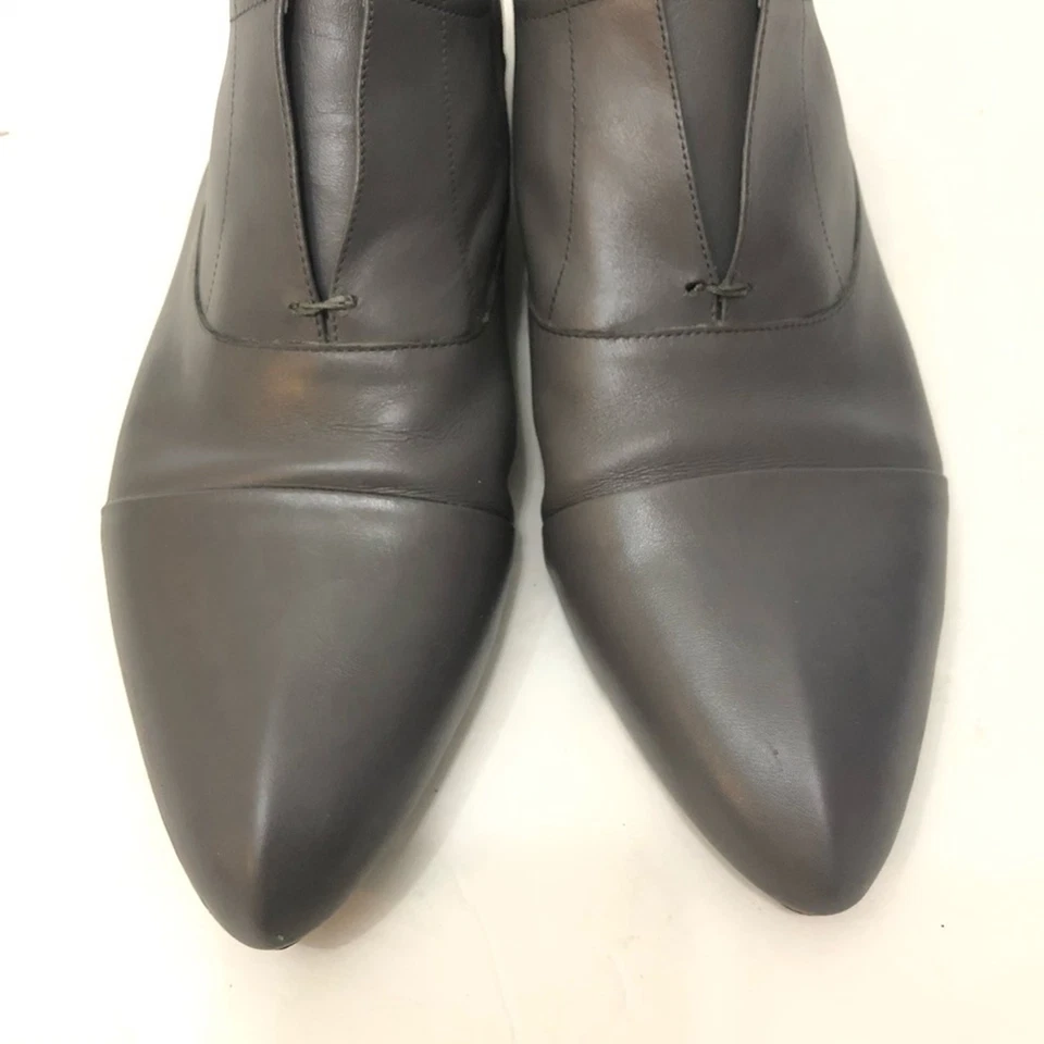 Zapatos planos en punta de cuero gris sin cordones Calvin Klein Foto 4 de 4