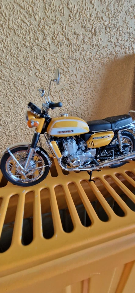 Minichamps Suzuki GT 750 J 1:12 Motorradmodell, NEU OVP - Bild 2 von 4