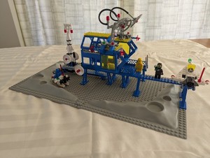 LEGO LEGOLAND: Inter-Galactic Command Base (6971) - complete, instructions