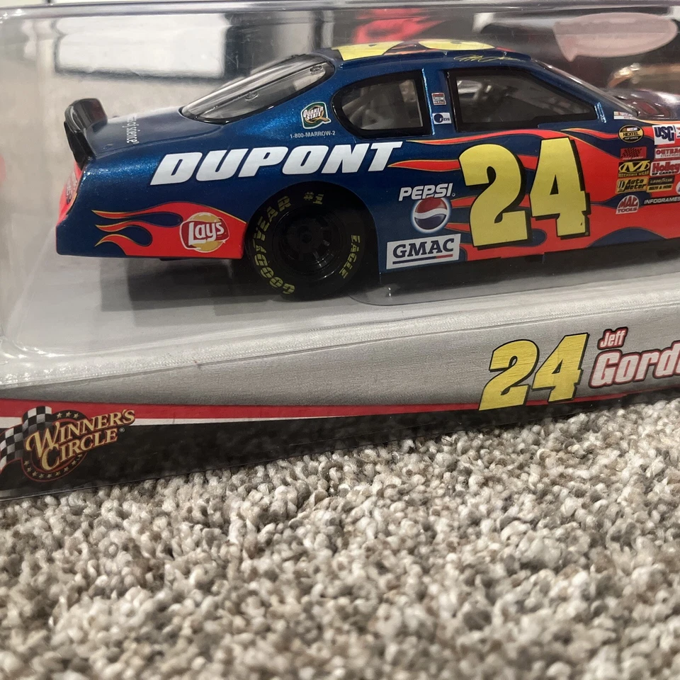 Jeff Gordon Dupont Winners Circle Nascar 2005 Die-Cast Car z2  Foto 4 de 4