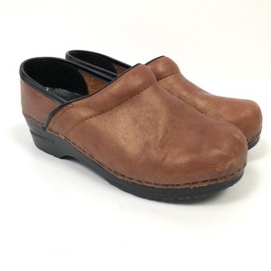 tan dansko clogs