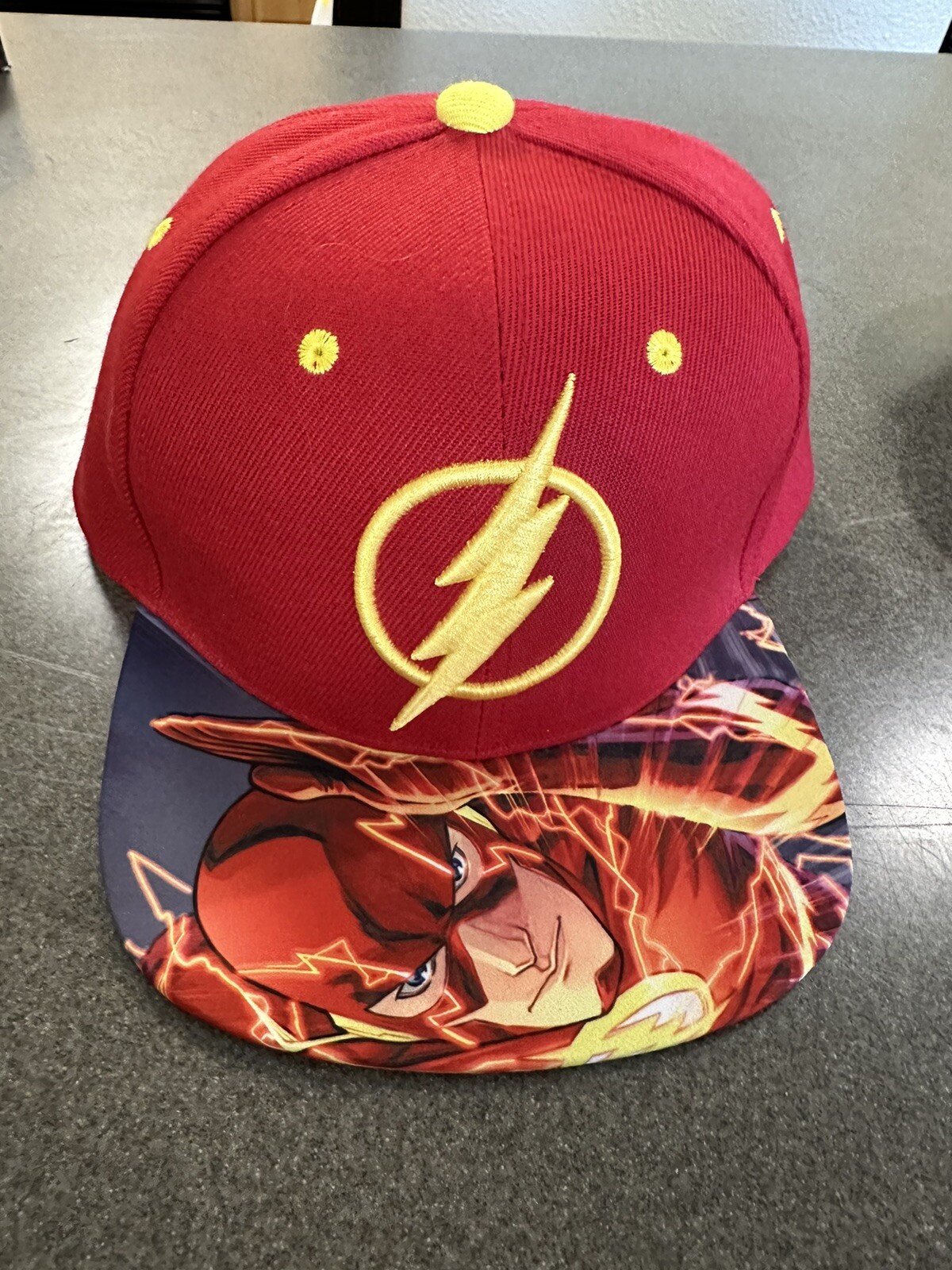 Six Flags DC Comics The Flash Red Embroidered Sna… - image 1