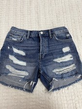 Free People Maggie The Mid-Rise Short Medium Washed Raw Hem Sz 26 Very Cute