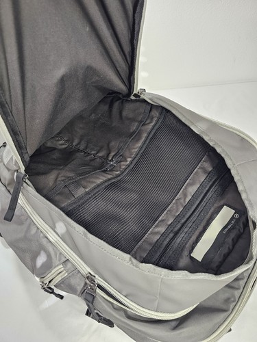 Victorinox Altmont 3.0 Vertical-Zip Laptop Backpack For Work Or Scool - Picture 11 of 12