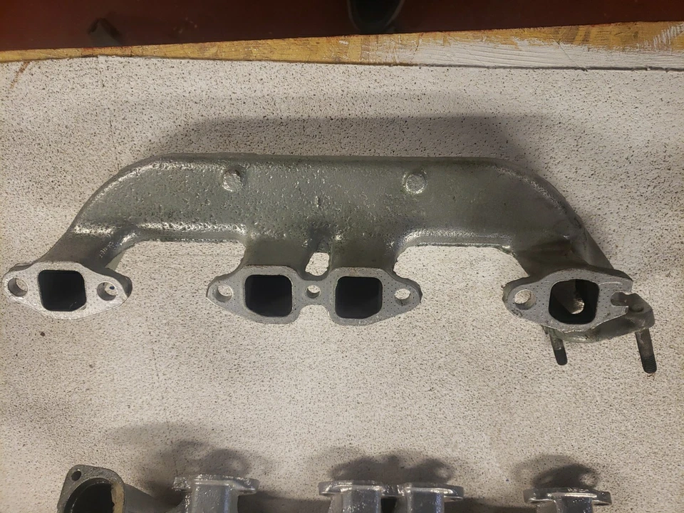 Colectores de escape dobles bloque Y Ford ECJ-9431A, ECH-9430-A 1957 FORD THUNDERBIRD  Foto 3 de 4