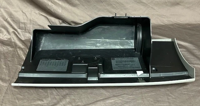 OEM, GLOVEBOX, GM, LIT GRAY, W/NOTCH, 2007-2014 CHEVY TAHOE, SILVERADO, SUBURBAN Foto 4 de 4