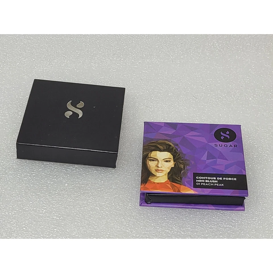 Mini rubor Sugar Cosmetics Contour De Force 01 Peach Peak Foto 2 de 3