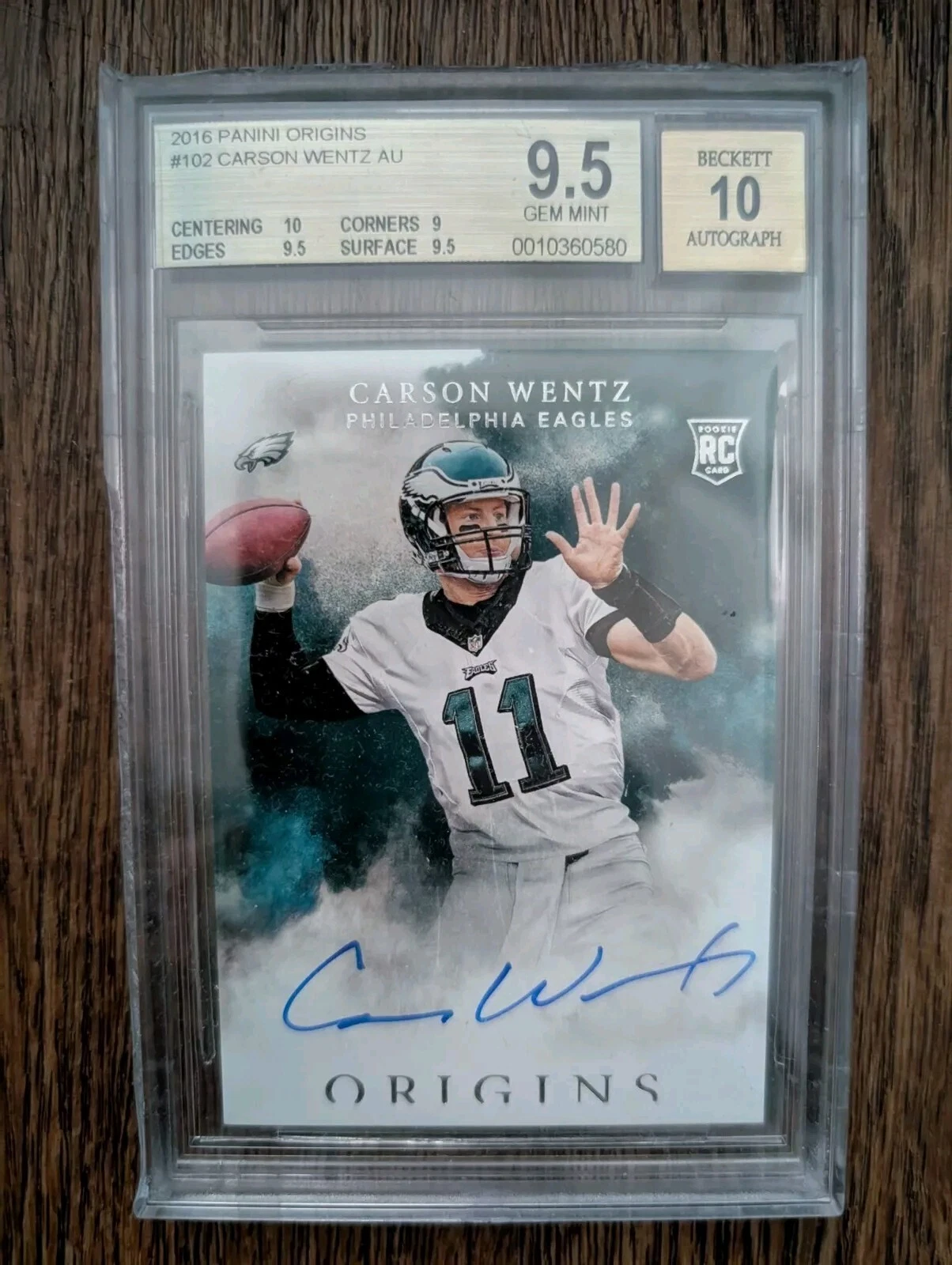 Carson Wentz Panini Origins Rookie Autographs #102 Base