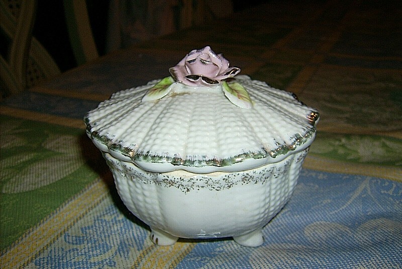 VINTAGE UCAGCO CERAMICS JAPAN WHITE & PINK ROSE DRESSER VANITY JAR
