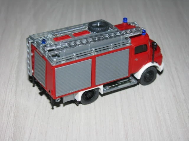 Preiser Feuerwehr 1252 Rüstwagen RW 1 MB 911 LAF - Bild 2 von 2