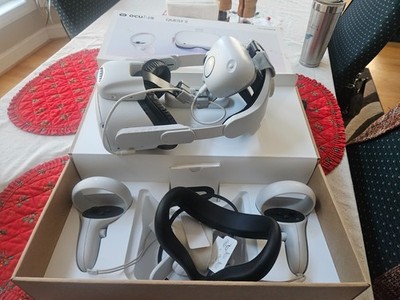 Meta Oculus Quest 2 128GB Standalone VR Headset - White lots of extras