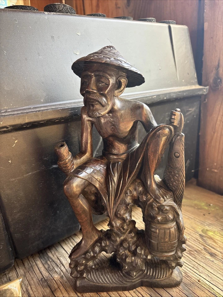Antigua estatua china tallada en madera de agar de Indonesia de madera de Chenxiang de un pescador Foto 4 de 4