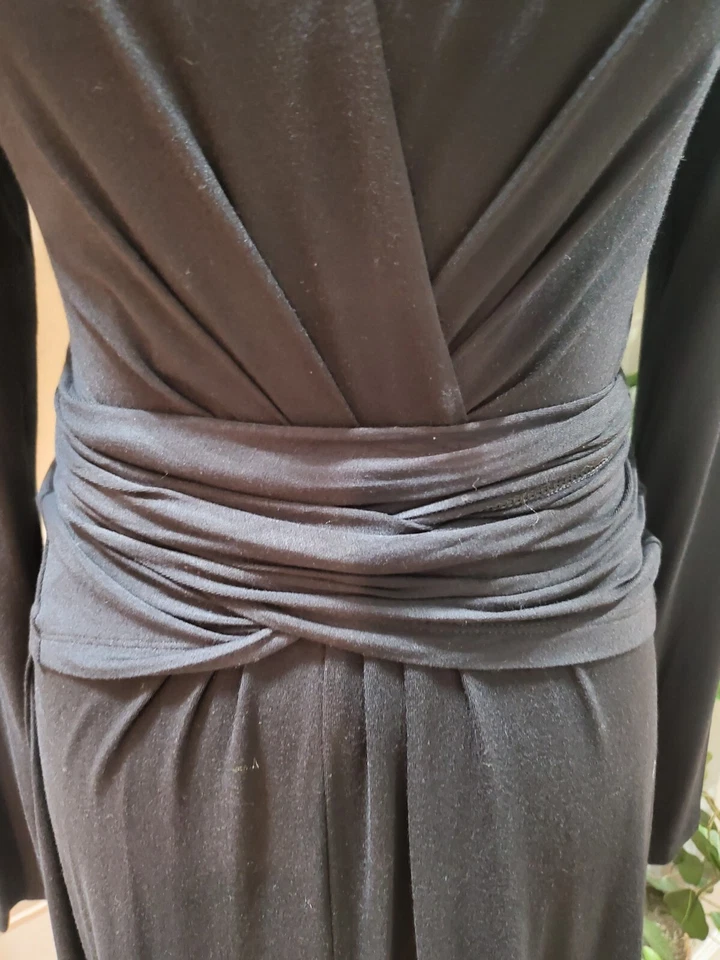 Vestido para mujer Cabi negro liso rayón cuello en V manga larga hasta la rodilla talla X-pequeño Foto 3 de 4