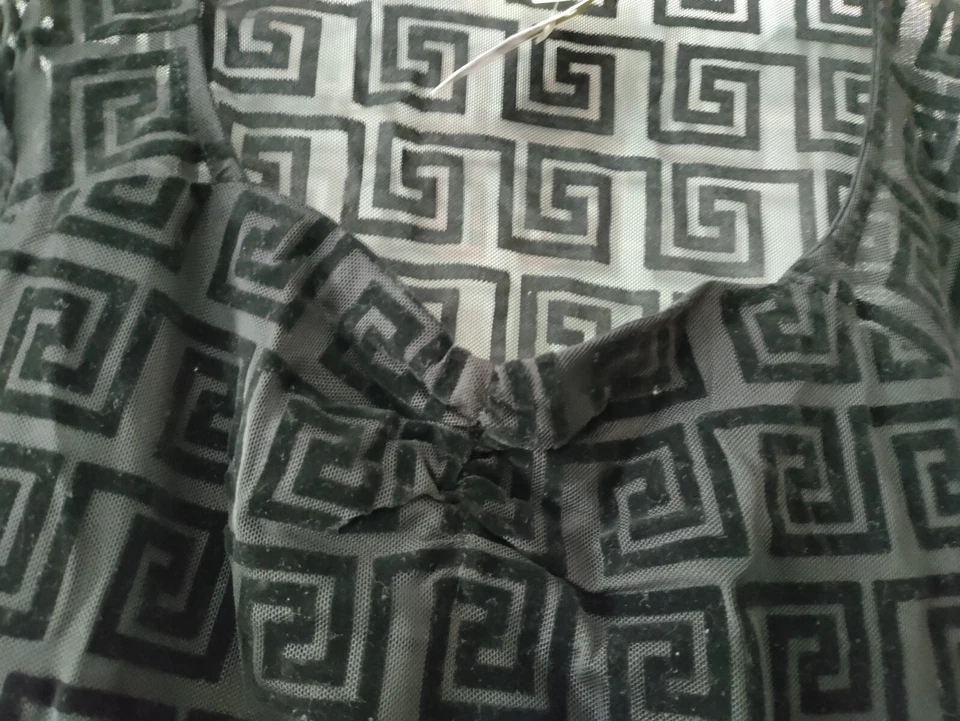 Blusa Eye Candy Júnior Preta Transparente Manga Longa Tamanho M - Imagem 3 de 4