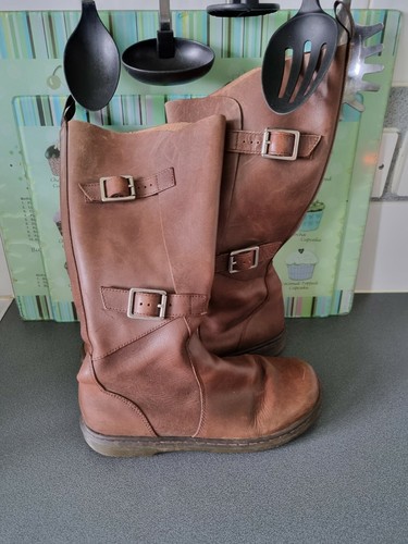 DR. MARTENS CAITE BROWN LEATHER KNEE 