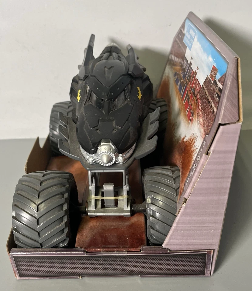 Monster Jam Batman Series 16 True Metal 1:24 Scale Spin Master Collectible NEW - Image 4 of 4