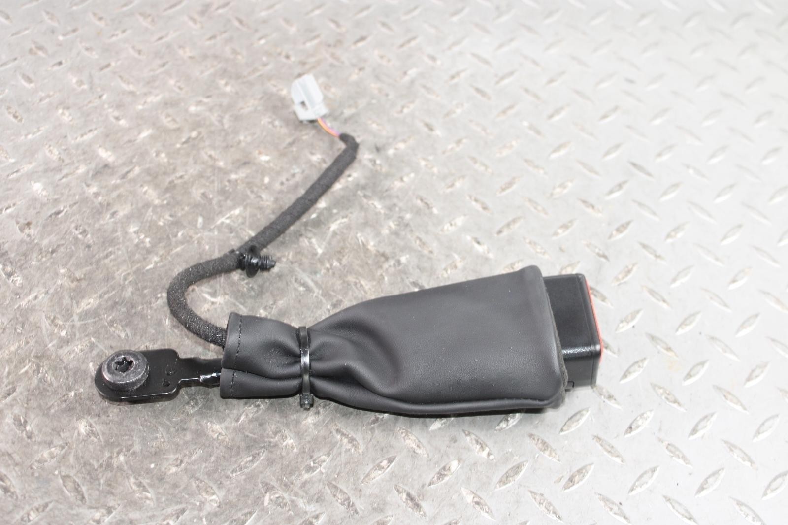 14-17 QUATTROPORTE Nero Black Passenger Right RF Seat Front Belt Buckle Unit OEM