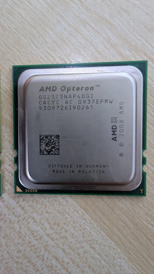 2 x AMD Opteron 2373 EE quad core LGA1207 / socket Fr5 CPUs OS2373NAP4DGI CACYC - Image 2 of 4