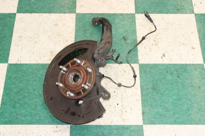 2004-2015 Nissan Titan Front Left Driver Spindle Knuckle W/o Abs Assembly Oem - Image 2 of 4