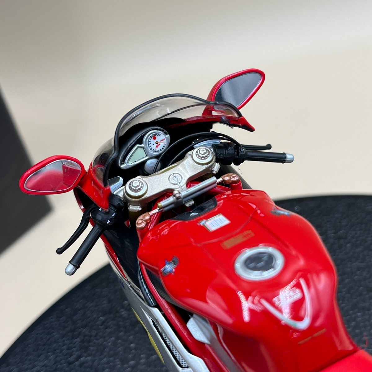 MINICHAMPS 1/12 MV Agusta F4 1000 AGO Silver Red #1 Classic Bike