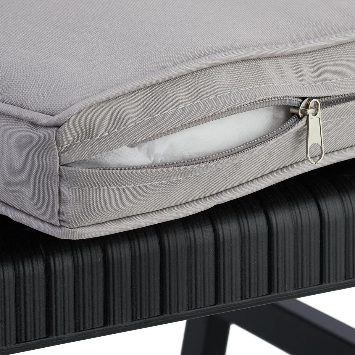 Relaxdays Set Tavolino E 2 Sedie Da Esterno - Stile Rattan Moderno Con Cuscini Grigi