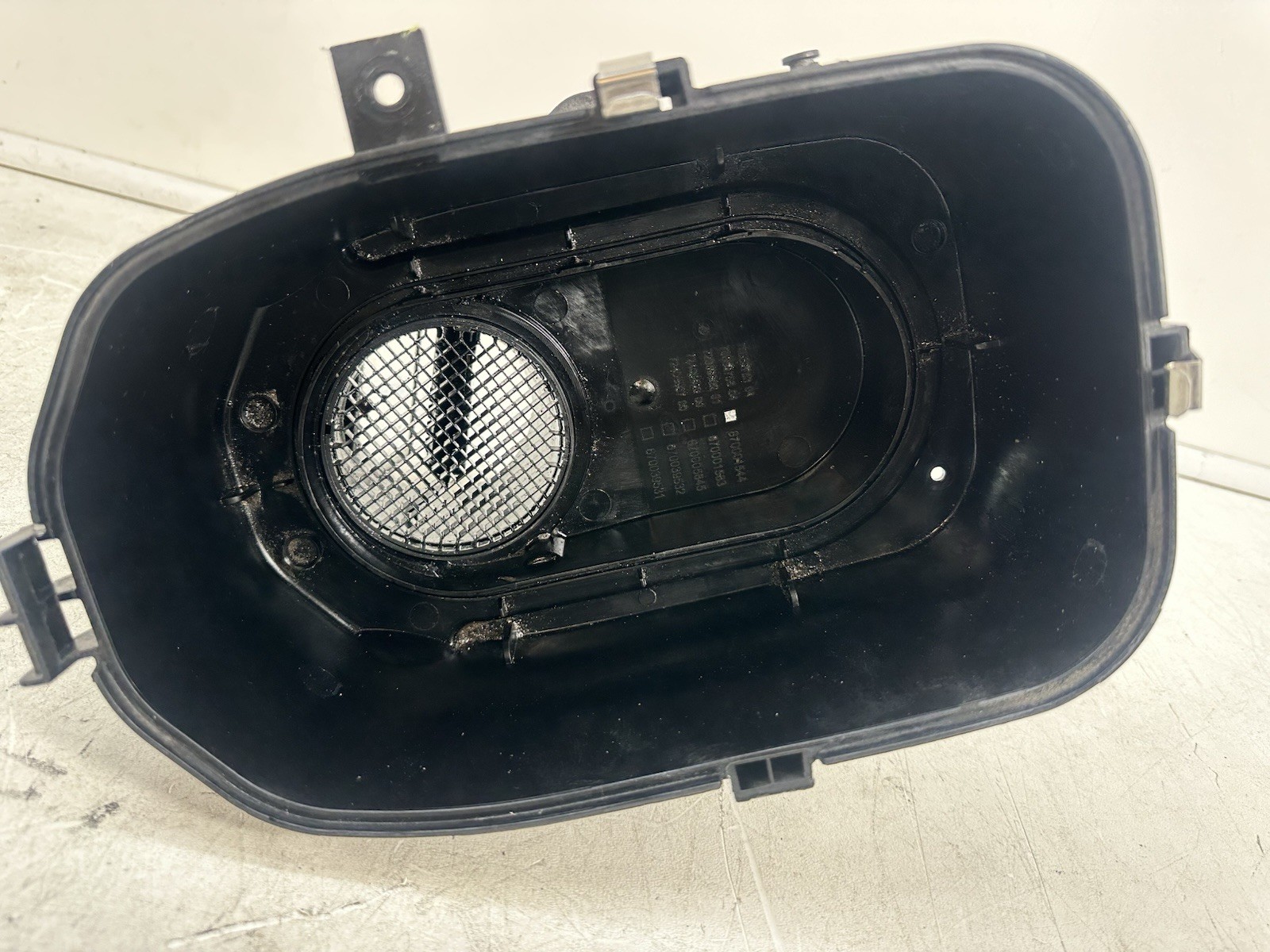 Maserati Levante 2017-2020 Right Air box top P/N 670101256