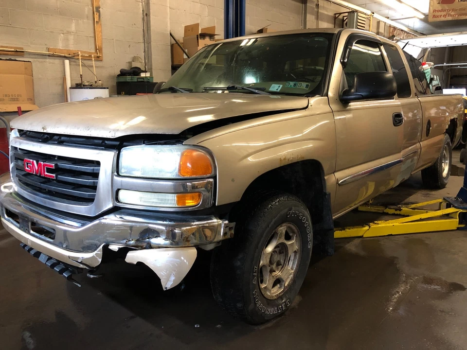 GMC Sierra C 2004 moldura de pilar (conductor) Chevy Silverado 2003-2006 Foto 3 de 4