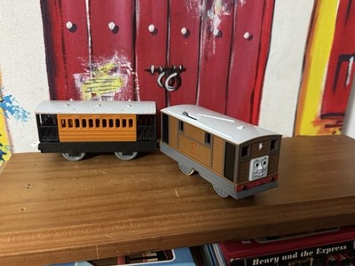 Toby & Henrietta 2002 Thomas & Friends TOMY Battery Motorised Railway Trains