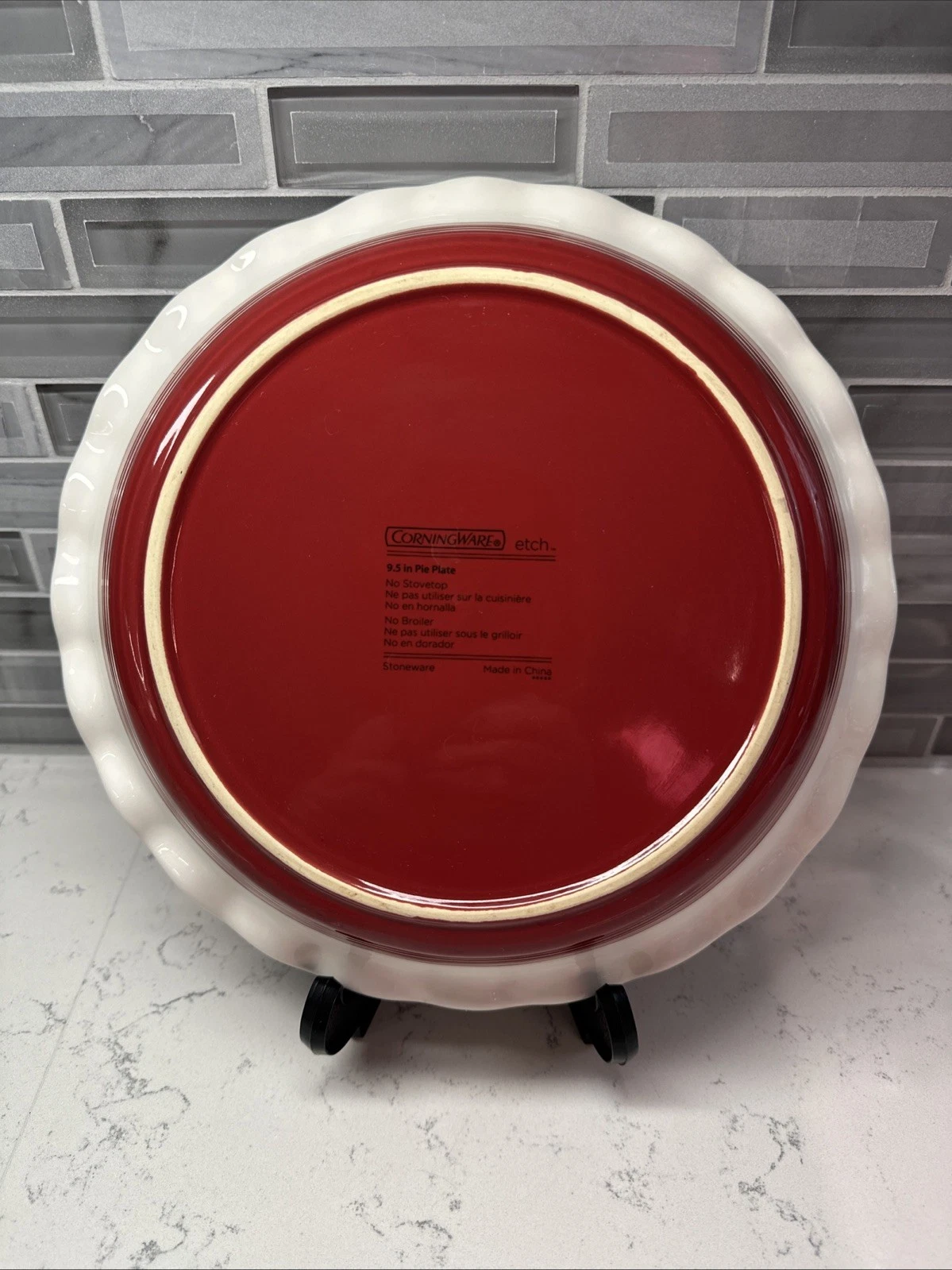 CorningWare etch. Pie Plate 9.5" White w/Red Bottom Stoneware Ruffled Edge~EUC!
