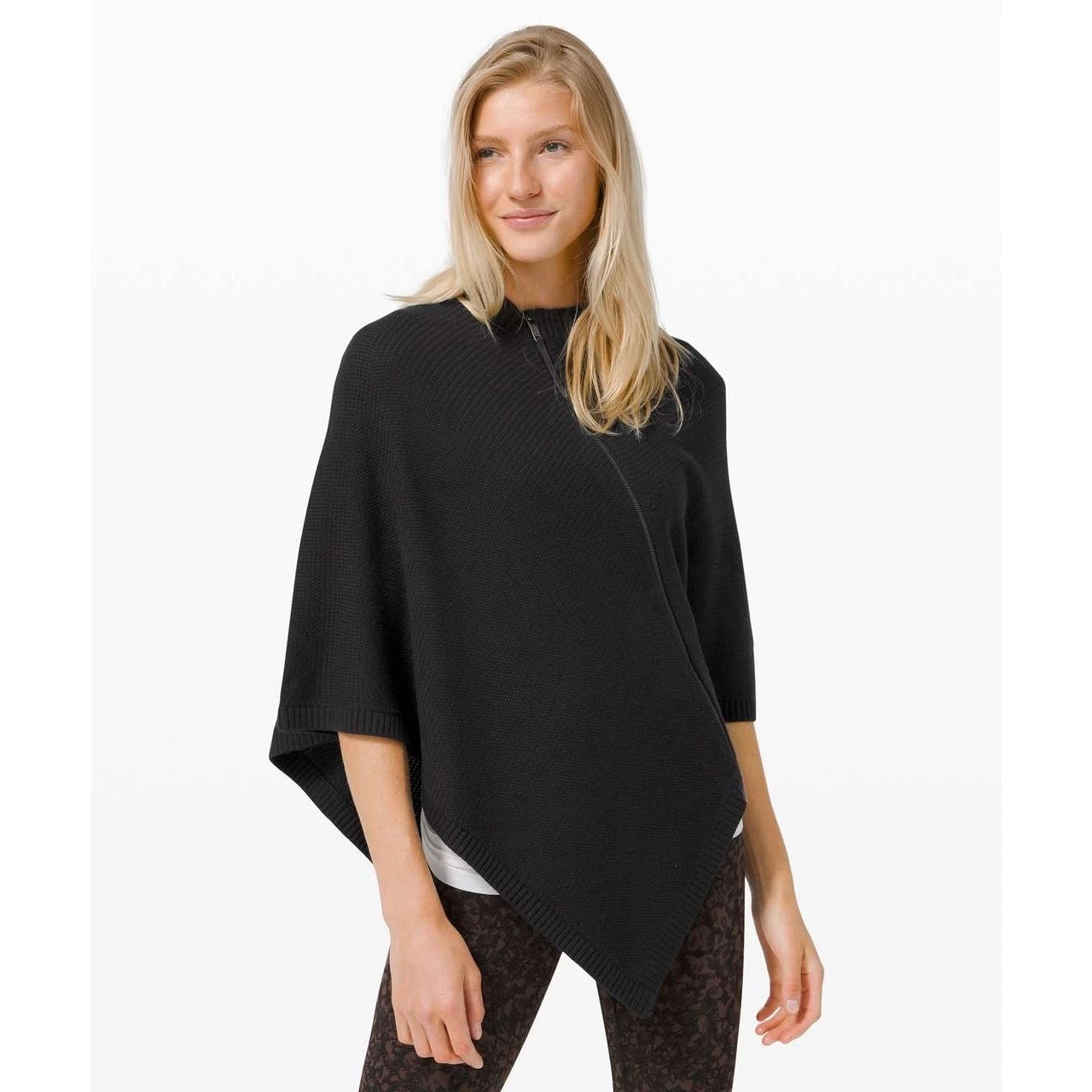 LULULELMON black merino wool ON THE GO poncho sweater One Size Full Zip black
Opens in a new window