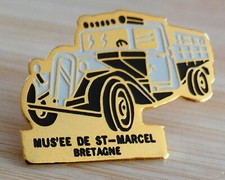 PIN'S CAMION ANCIEN CITROEN CALANDRE TRACTION MUSEE ST MARCEL BRETAGNE VARIANTE