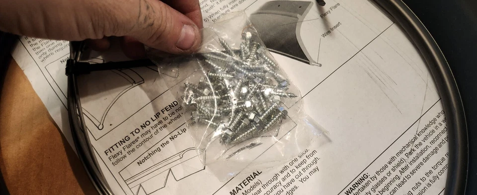 Extensiones de guardabarros de goma Pacer Performance Products FLEXY FLARES modelo 52-191 Foto 3 de 4