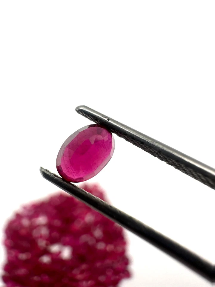 Lab Created Ruby Oval Shape 7x5 mm - Image 2 of 4