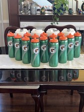 BUNDLE  Gatorade Squeeze 32oz Plastic Water Bottle - Green  Igloo Laguna 2 QT