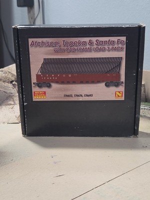 MICRO TRAINS N SCALE 3 PACK ATSF W/CAR FRAME 993 02 242
