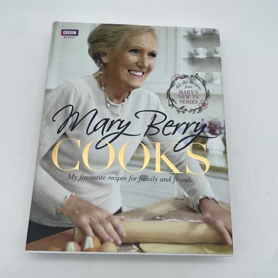 Mary Berry Cooks by Mary Berry HB/DJ 2014