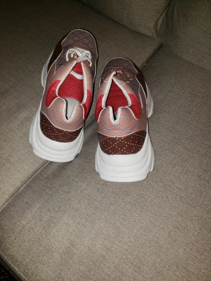 capa robbin mujer Foto 4 de 4