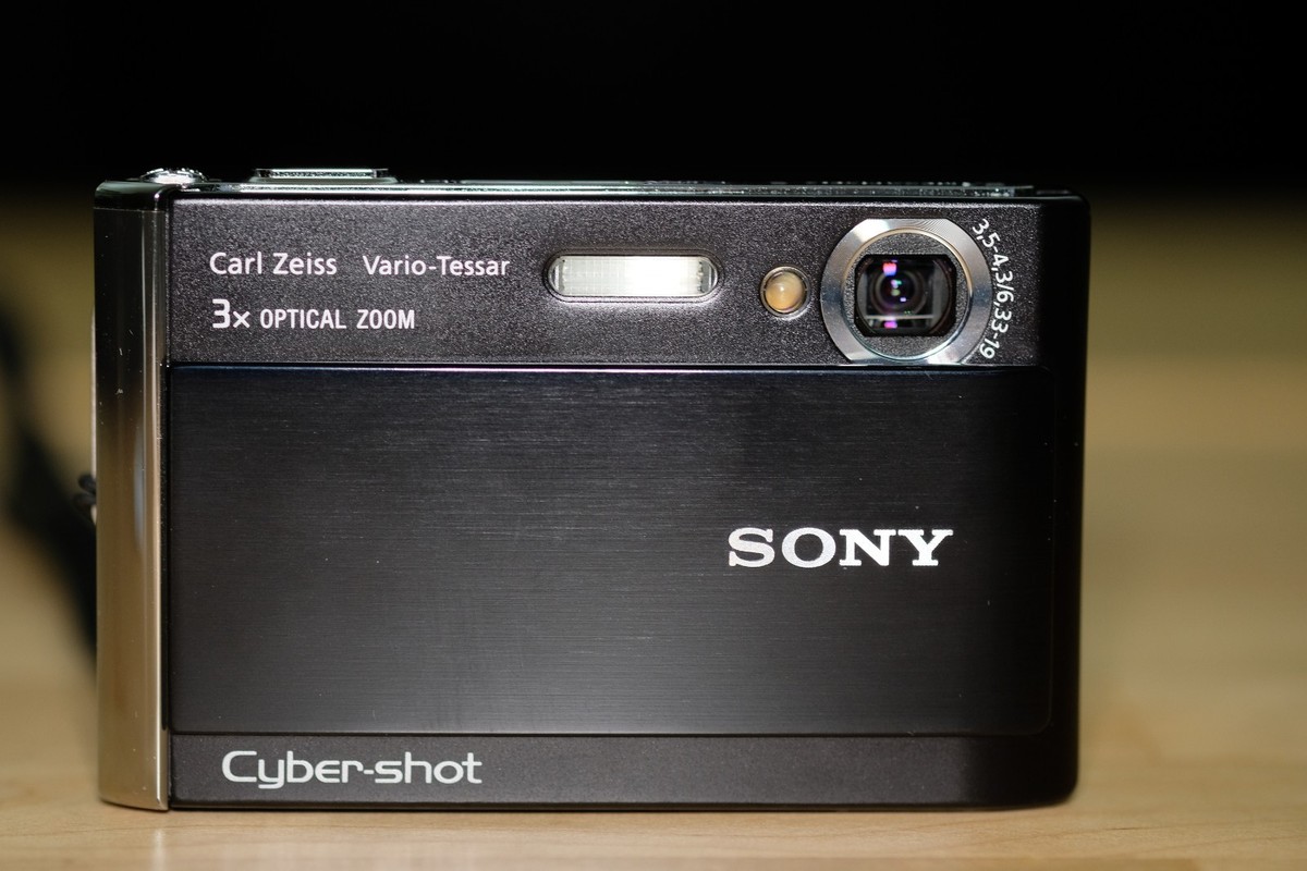 美品　SONY Cyber-shot DSC-T70 ブラック Sony Cyber-shot DSC-T70 Black Carl Zeiss Vario-Tessar 3x Optical