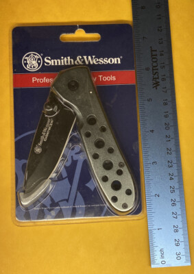 SWA13CP Smith & Wesson Extreme Ops Folder Pocket Knife