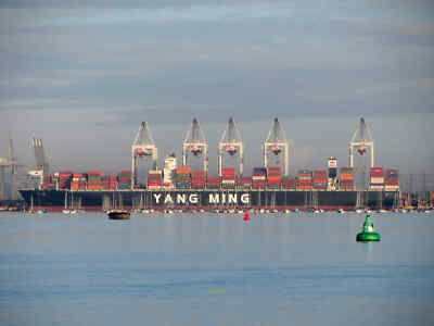 Foto 12x8 Yang Ming Containerschiff bei Southampton Das Containerschiff YM W c2017