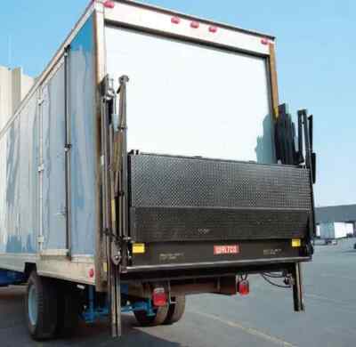 Delivery with Lift Gate Shipping Service