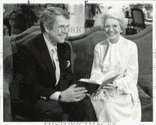 1992 Press Photo Pat Robertson and lady reading book - lrb11788