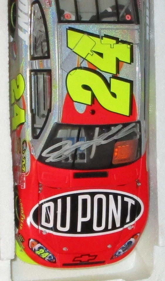 Jeff Gordon #24 Dupont 2010 autografiado flashcoat auto plateado #1308/1323 con certificado de autenticidad Foto 2 de 4