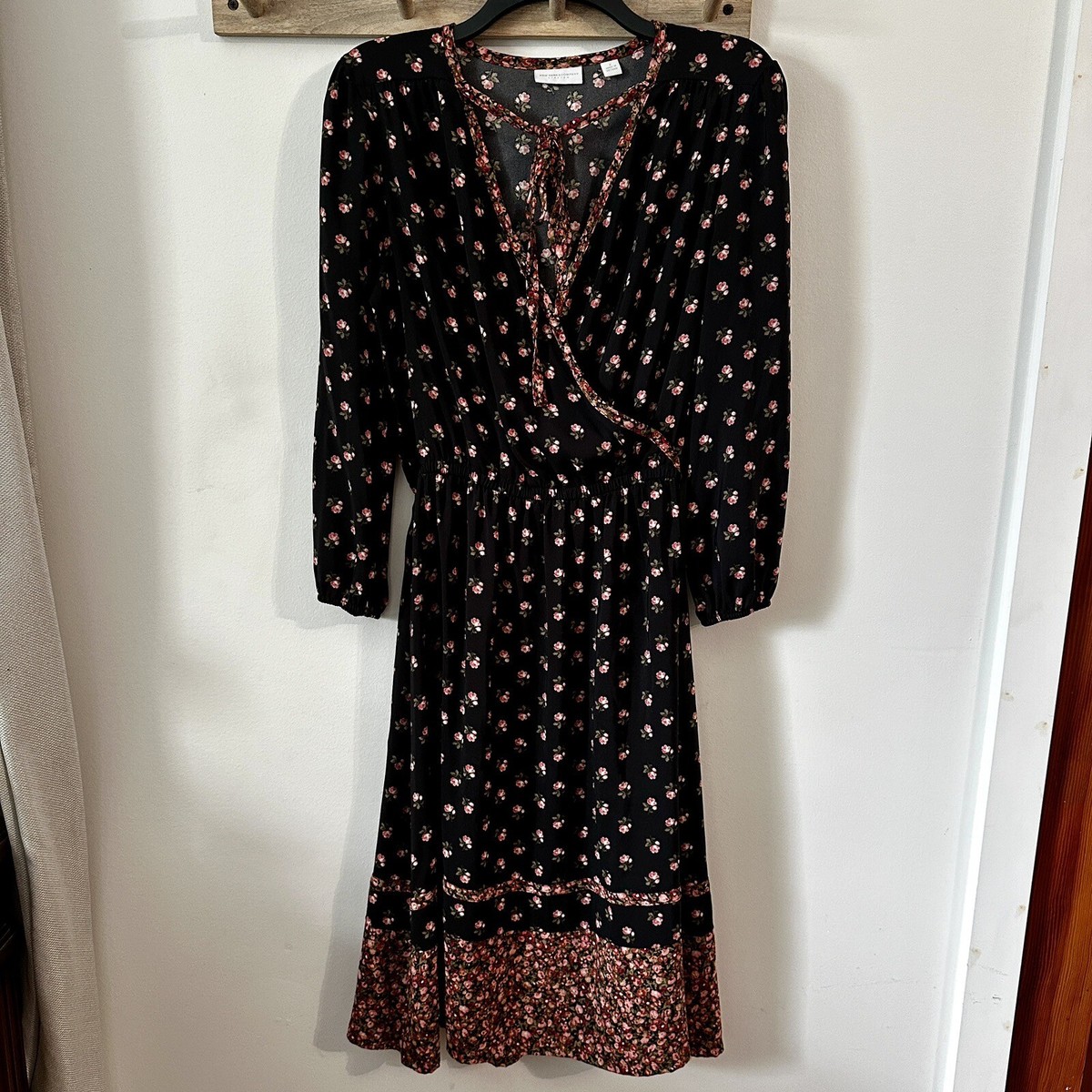 NEW YORK AND COMPANY Women’s Navy Ditsy Floral Dress size Small